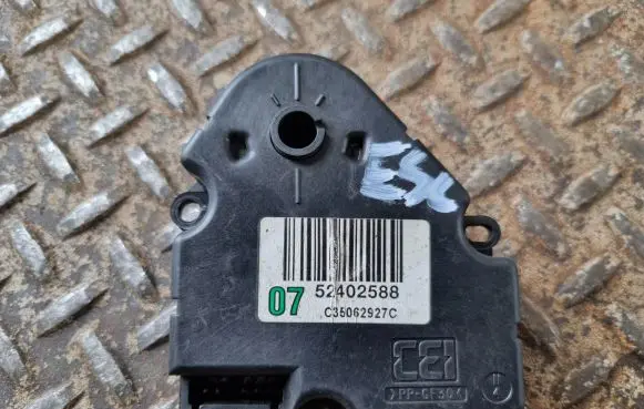 Cadillac Escalade Air flap motor/actuator 52402588 C35062927C