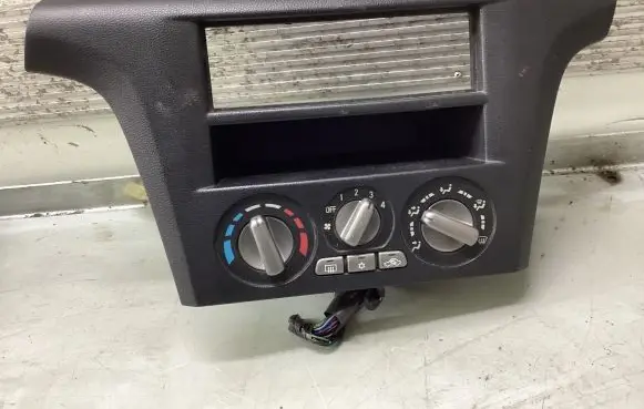 Mitsubishi Outlander Climate control/heater control trim MR979985