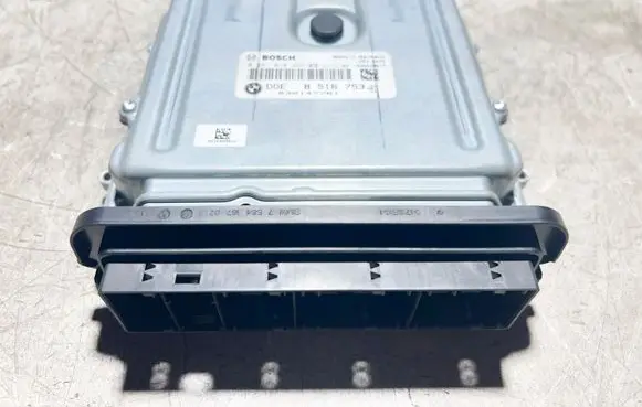 BMW 5 GT F07 Engine control unit/module 8516753 0281018297