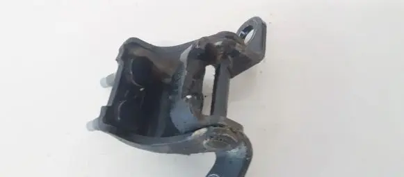 Honda CR-V Rear door lower hinge