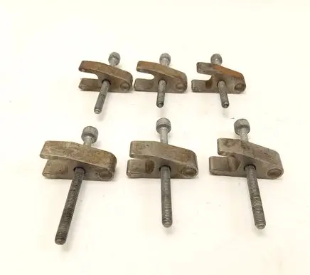 Chrysler 300 - 300C Fuel Injector clamp holder