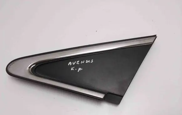 Fender trim (molding)