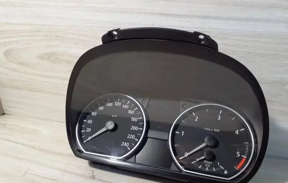 BMW 1 E81 E87 Speedometer (instrument cluster) 1041568 1042775