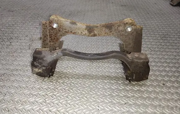 Toyota Avensis T250 Front Brake Caliper Pad/Carrier 