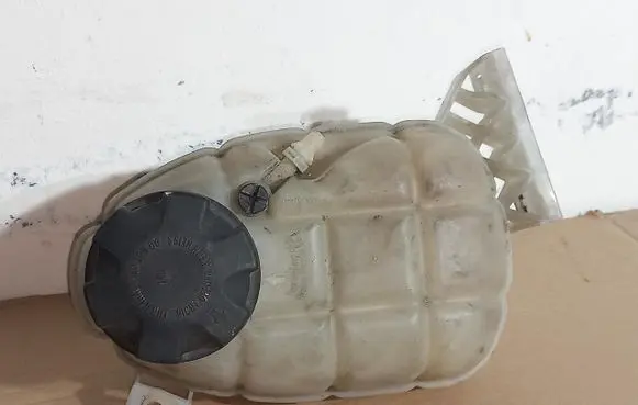 BMW 3 F30 F35 F31 Coolant expansion tank/reservoir 7609468
