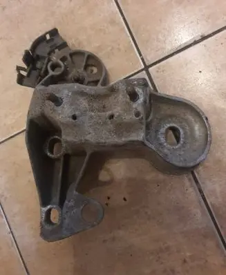 Audi A4 S4 B5 8D Engine mounting bracket 4b0199352a