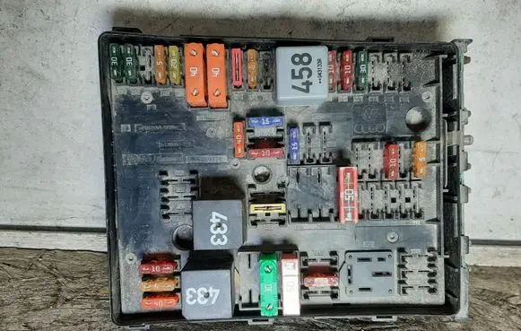 Volkswagen Caddy Fuse module 1K0937124K