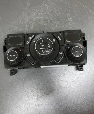 Peugeot 208 Climate control unit 96738321XT