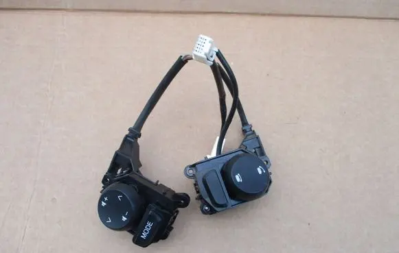 Toyota Aygo AB40 Steering wheel buttons/switches 