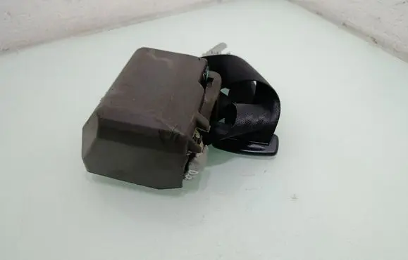 Rear seatbelt