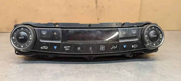 Mercedes-Benz E W211 Climate control unit 2118300685 00061702 SW0602