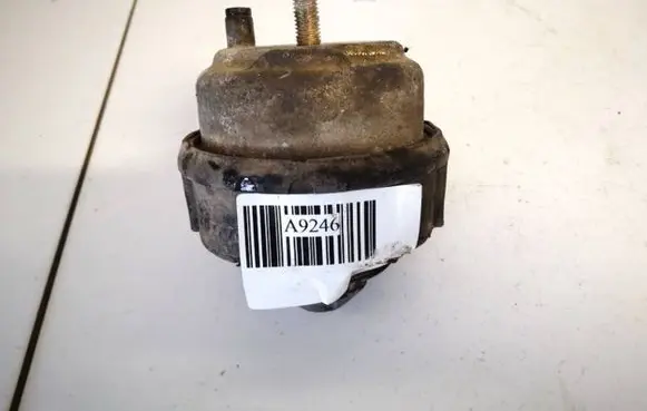 Volvo S80 Engine mount bracket