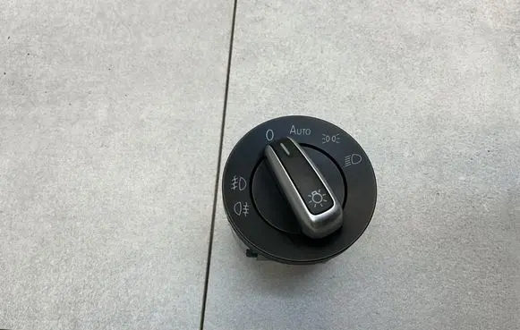 Volkswagen Tiguan Light switch 3C8941431N
