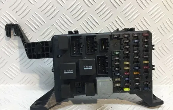 Ford Mondeo Mk III Fuse box set 4S7T-14A073-AA