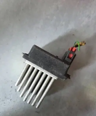 Audi A4 S4 B6 8E 8H Heater blower motor/fan resistor 4B0820521