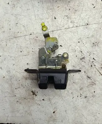 Loading door lock