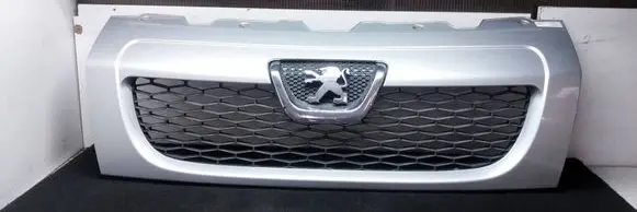 Peugeot Boxer Front bumper upper radiator grill 1308068070