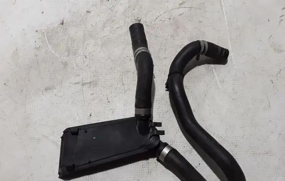 Volvo XC90 Engine coolant pipe/hose 31338297