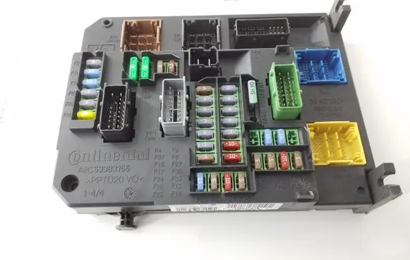 Peugeot 308 Fuse module 9806687880