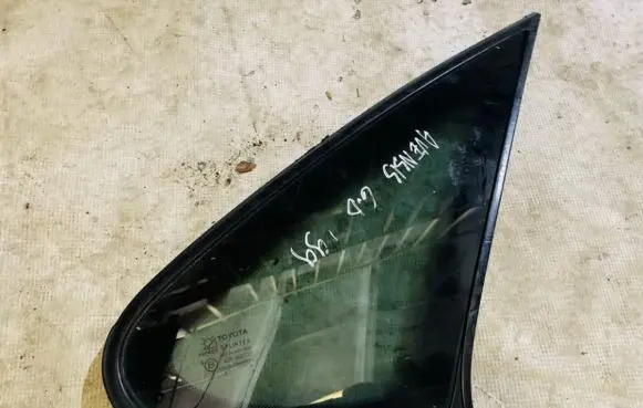 Toyota Avensis T220 Rear side window