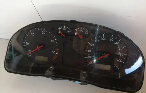Volkswagen PASSAT B5 Speedometer (instrument cluster) 3B0919881N