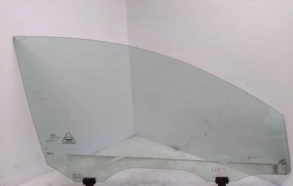 KIA Sportage Front door window glass four-door