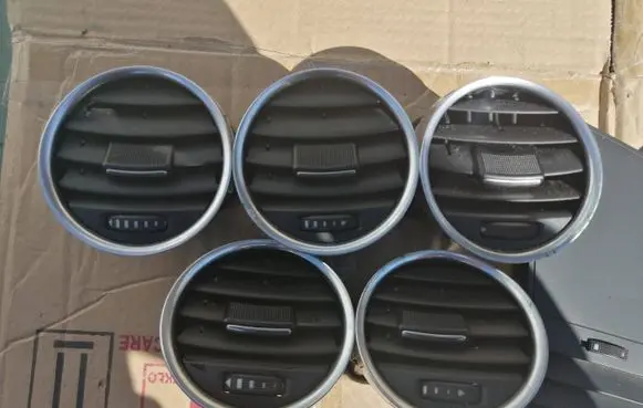 Seat Exeo (3R) Dash center air vent grill 3R0820951