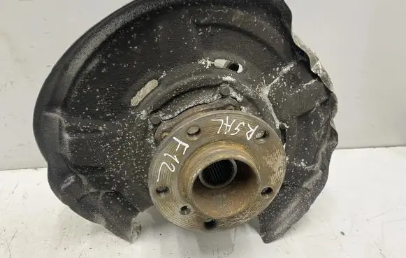 BMW 6 F12 F13 Rear wheel hub 6852894