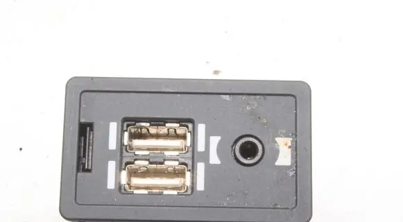 Lexus IS III XE30 AUX in-socket connector 8619053051