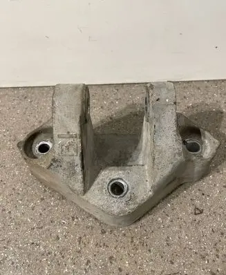 Nissan X-Trail T32 Engine mounting bracket 038172