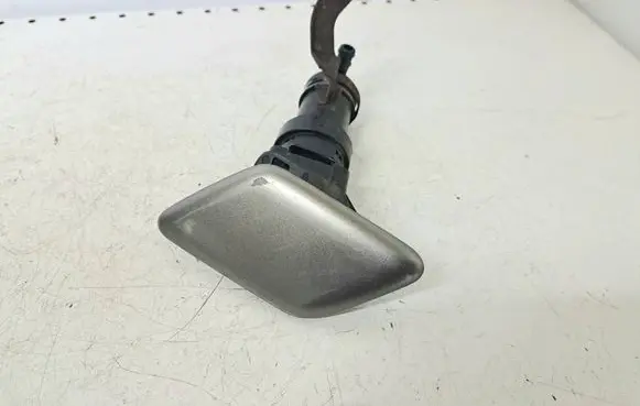 Honda Civic Headlight washer spray nozzle