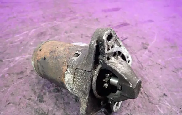Renault Clio III Starter motor 