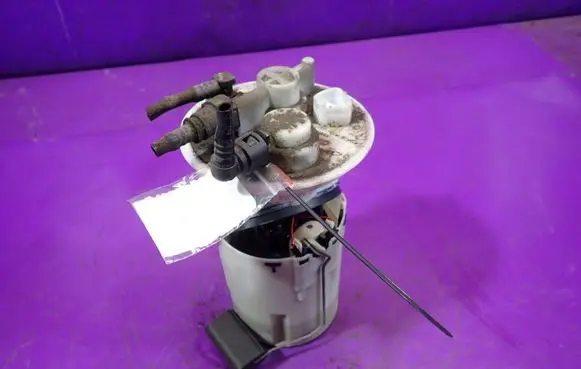 Toyota Avensis Verso In-tank fuel pump