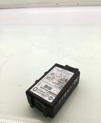 Nissan X-Trail T30 Door central lock control unit/module 285963Y50 5WK48821