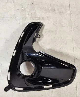 Toyota Yaris XP210 Front bumper lower grill 521120D210
