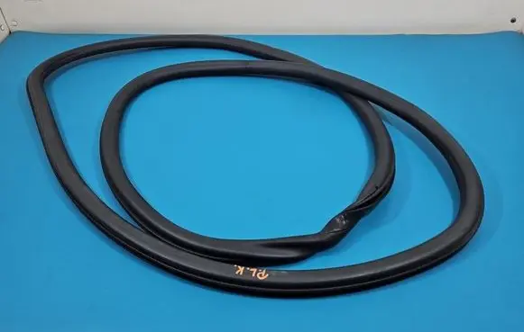 Front door rubber seal