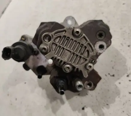 Renault Scenic II - Grand scenic II Fuel injection high pressure pump 8200108225 0445010075