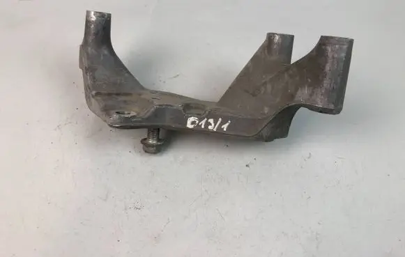 Subaru Outback Engine mounting bracket