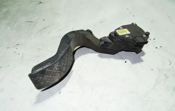 Audi A6 S6 C5 4B Accelerator throttle pedal 8D1723523E
