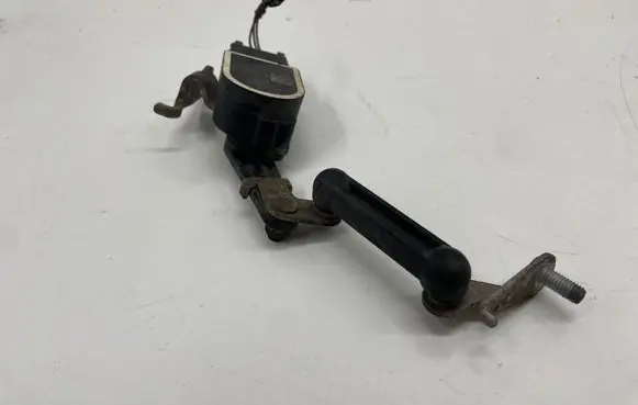 Headlight/headlamp level sensor