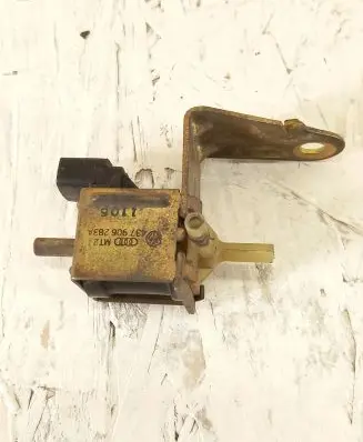 Audi A6 S6 C4 4A Vacuum valve 437906283A