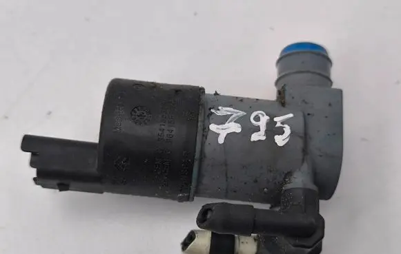Nissan Qashqai Windscreen/windshield washer pump 9641553880
