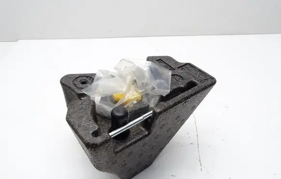 Opel Vivaro Tool set 39045397