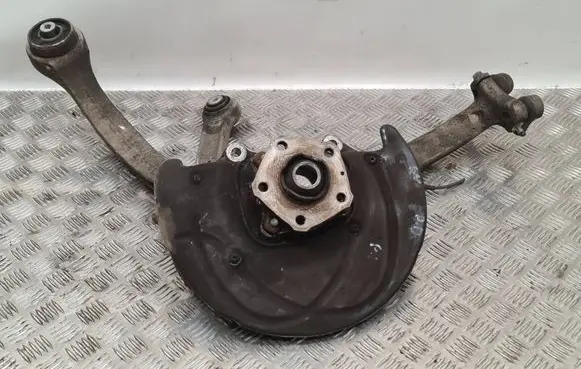 Audi Q7 4M Front wheel hub spindle knuckle