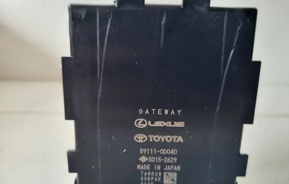 Toyota Yaris XP210 Intake manifold valve actuator/motor 0638009100