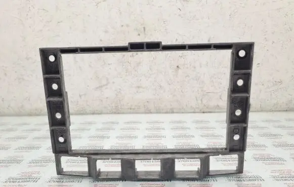 Radio/GPS head unit trim