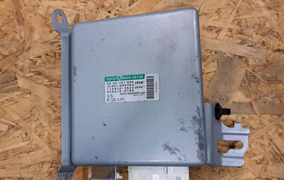 Toyota Avensis T270 Power steering control unit/module 8965005100 1129002523 JL501000363