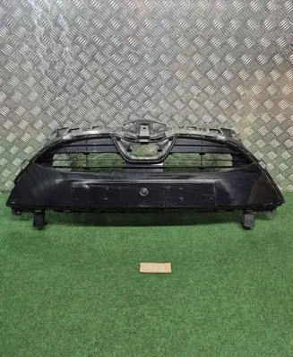 Toyota Yaris XP210 Front bumper upper radiator grill 531010DK20