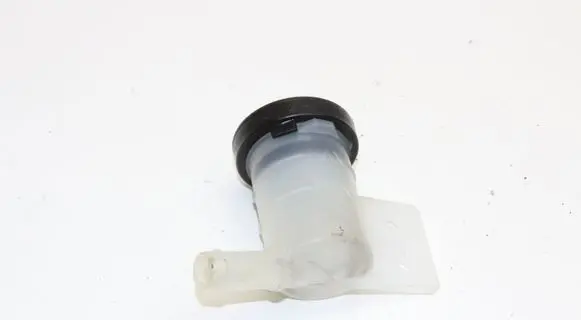 Nissan 370Z Brake fluid reservoir 