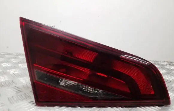Audi A3 S3 8V Tailgate rear/tail lights 8V4945093